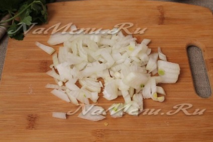 Hogyan főzni a sárgabarack gyöngyhagymával és sózott uborka, lépésről lépésre receptet