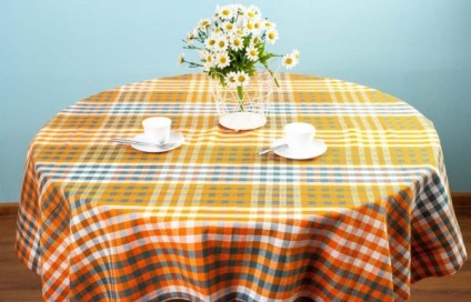 Cum să alegi o masă de masă festivă și de bucătărie pe masă