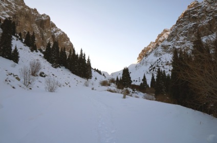 Medeo - Tuyuksu, călătorie, trekking, trekking