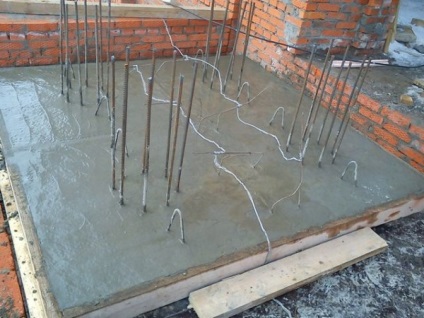 Încălzirea betonului cu electrozii caracteristici de încălzire electrică