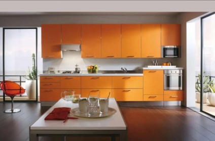 Bucătărie portocalie în fotografia interioară