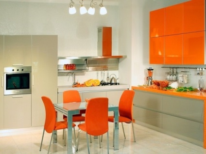 Narancsszínű konyha a belső fotóban