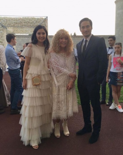 Pugacheva și vedetele de galkin au făcut o plimbare la nunta nepralului