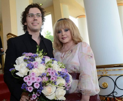 Pugacheva și vedetele de galkin au făcut o plimbare la nunta nepralului