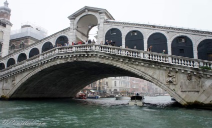 Călătorește prin canalele din Veneția