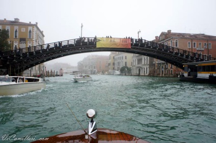 Călătorește prin canalele din Veneția