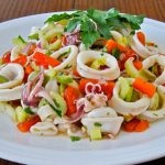 Salate cu calmar »16 retete