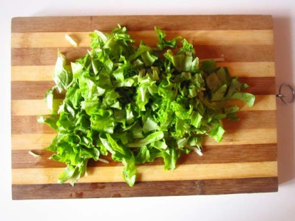 Salată cu castraveți și castraveți proaspeți, o rețetă cu o fotografie