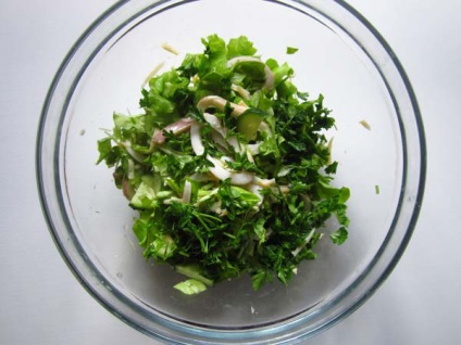 Salată cu castraveți și castraveți proaspeți, o rețetă cu o fotografie
