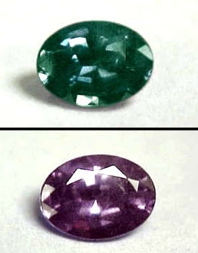Proprietățile pietrei alexandrite sunt magice și fizice, prețul de bijuterii, fotografie și ce culoare este.