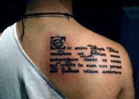 Tatuaj în schițe latine, fotografie, inscripții în limba latină cu traducere