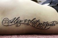 Tatuaj în schițe latine, fotografie, inscripții în limba latină cu traducere