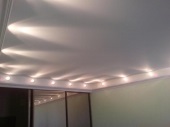 Fabric stretch ceilings fotó zökkenőmentes mennyezetek egy szövet alapján, montázs, értékelés