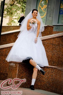Alegeți o țesătură pentru o rochie de mireasă în Perm