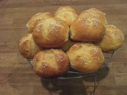 Buns on kefir - buja házi sütemények, 8 ízes receptek fotóval