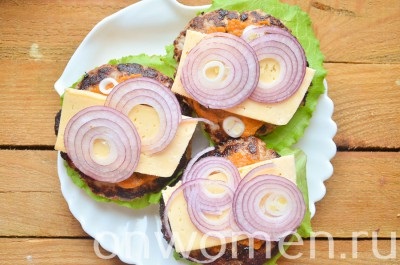 Homemade hamburger cu rețetă de porc cu fotografie