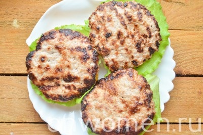 Homemade hamburger cu rețetă de porc cu fotografie