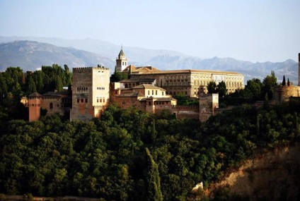 Excursie pe Nerja - patrimoniul cultural pe care îl puteți vizita - monumente, muzee, temple, palate și teatre