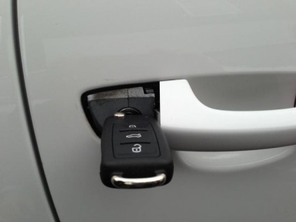 Dacă bateria sa așezat, cum să deschideți mașina cu o cheie