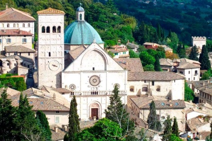 Assisi város leírása látnivalók, fotó