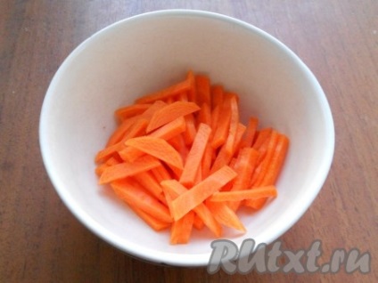 Zucchini fierte cu morcovi si ceapa - reteta cu fotografie