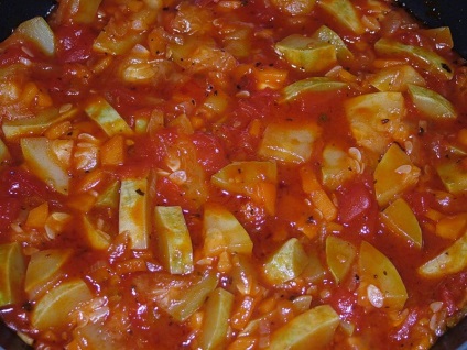 Zucchini în rețete de gătit cu sos de roșii