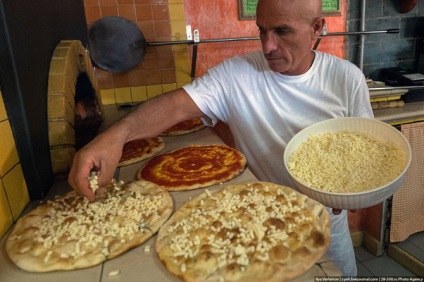 Cum să faci pizza, mai proaspătă - cea mai bună din Runet pentru o zi!