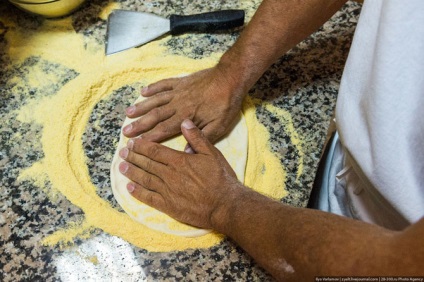 Cum să faci pizza, mai proaspătă - cea mai bună din Runet pentru o zi!