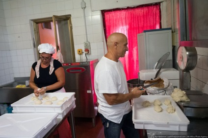 Cum să faci pizza, mai proaspătă - cea mai bună din Runet pentru o zi!