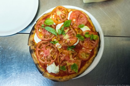 Cum să faci pizza, mai proaspătă - cea mai bună din Runet pentru o zi!