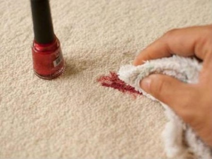 Cum să curățați covorul acasă de mirosul de urină, pete, lână