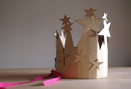 Cum să faci o coroană de lecții de artizanat de carton pentru tați și mame
