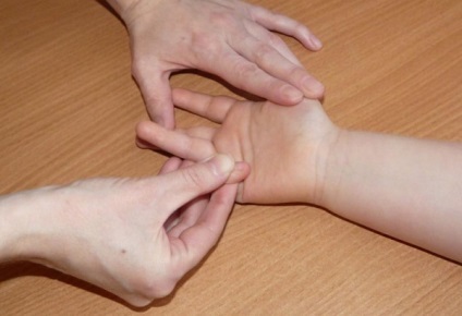 Cum de a face un masaj de mâini, totul este simplu