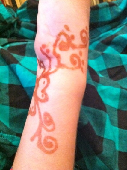 Cum sa faci un tatuaj de henna - o lume de calatorie
