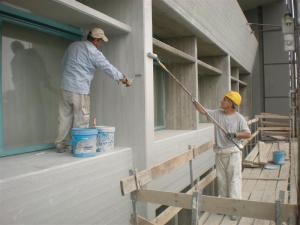 Festés a beton homlokzatához szükséges tulajdonságok, homlokzatfestékek típusai, azok előnyei és hátrányai, technológia