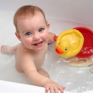 Îngrijirea copilului în baie cu beneficii