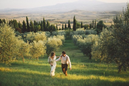 În câmpurile din Toscana, pozele de nunta ale lui Alexandra și Irinei