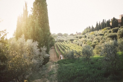 În câmpurile din Toscana, pozele de nunta ale lui Alexandra și Irinei