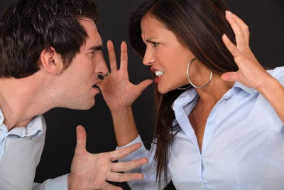 Pe tonuri crescute de insulte în timpul unei dispute