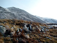 Se odihnește în excursia de munte Altai la cheia caldă, cheia Jumalin, Jumalu, Altai, în teritoriu