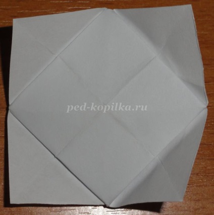 Panoul în tehnica de origami-mozaic cu mâinile pe Paște