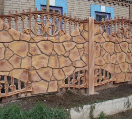 Pictura de gard din beton cu mâinile proprii, construirea portalului