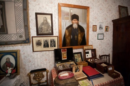 Pyukhtitsky kolostor három lépés a mennyei királysághoz, Ortodox magazin - unatkozik kert