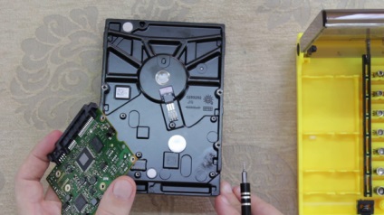 Reparați hard disk-ul după aplicarea tensiunii excesive (sursa de alimentare de la laptop)