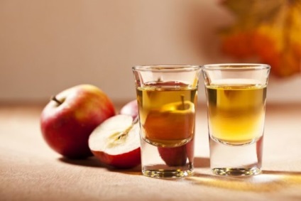 Moonshine din mere (proaspete, uscate) cum să insiste, rețete