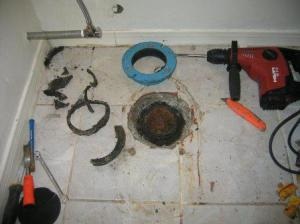 Cum să începeți repararea etapelor de toaletă de lucru, instrucțiuni pentru înlocuirea instalațiilor sanitare și finisare, consultanță și