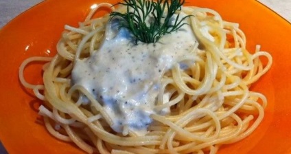 Krémes mártás spagettivel (sajt, gomba) receptekkel fotóval