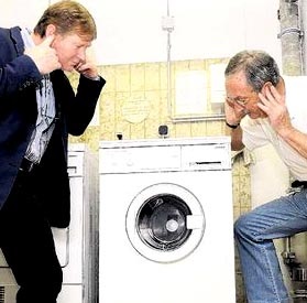 A mosógép préseléssel vagy mosással kopog