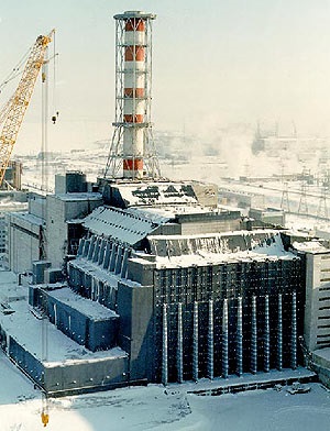 Construcția unui sarcofag asupra blocului distrus al centralei nucleare de la Cernobîl, Cernobîl, Pripyat, zona