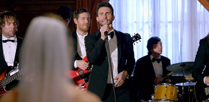 Sugar Adam Livin és a maroon 5 kiadott egy esküvői klipet, hello! Oroszország